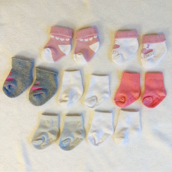 Lot of Seven Pairs of NEW Fruit of the Loom Baby Girl Socks, size 0-6 months - Picture 3 of 10